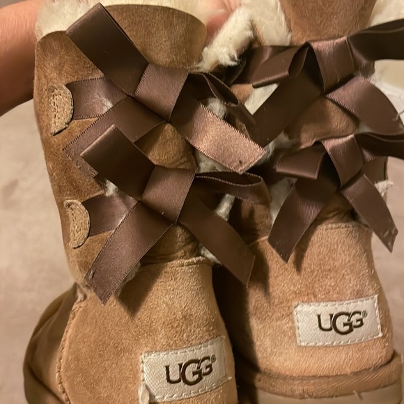 Girls Uggs - Picture 2 of 8